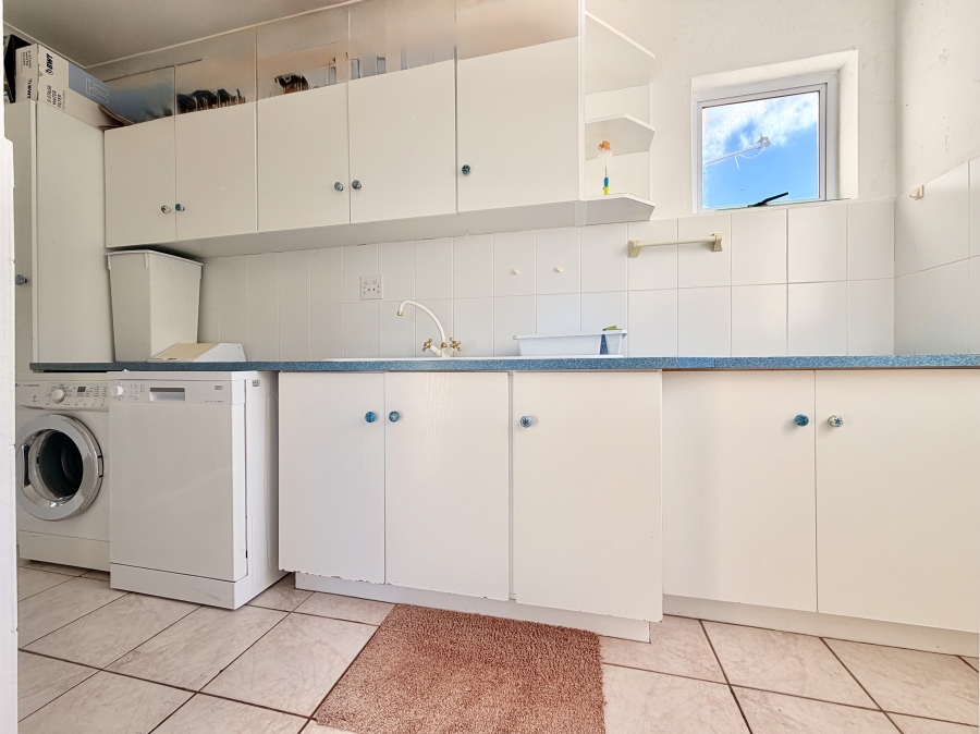 5 Bedroom Property for Sale in Vermont Western Cape